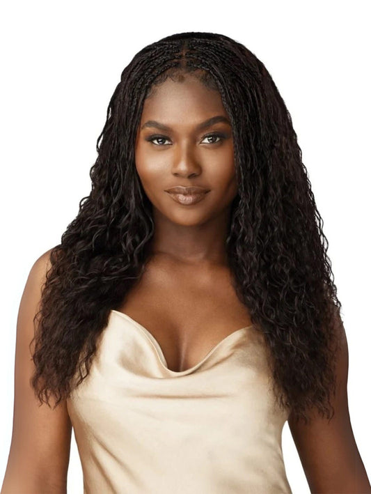 Model wearing Human Hair Braids My Tresses Gold Label Unprocessed 100% HH- Wet N Wavy Splash Deep Bulk 18" Front View